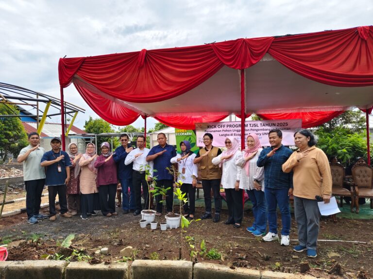 KOLABORASI BERSAMA UNNES, PLN HADIR UNTUK RAKYAT, KEMBANGKAN PENANAMAN POHON UNGGUL DI DESA WONOLOPO, SEMARANG